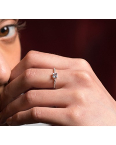 Sortija oro blanco diamantes y topacio