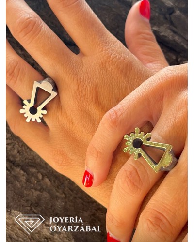 Anillo virgen Pilar en oro de ley y plata, silueta de la virgen del pilar